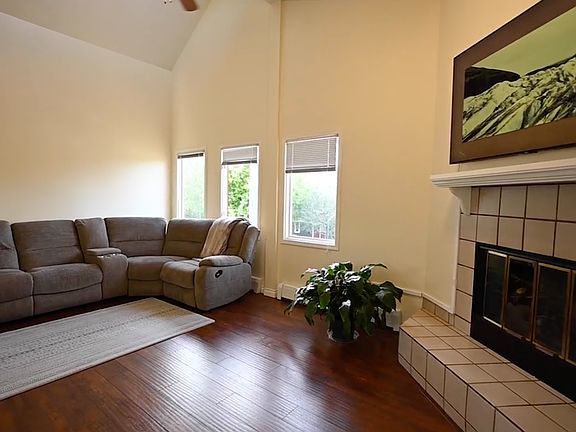 4th image of 4001 Romanzof Cir #B