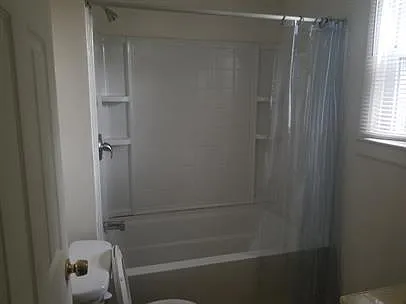 1 bed, 1.0 bath, $1,100 — Photo 4