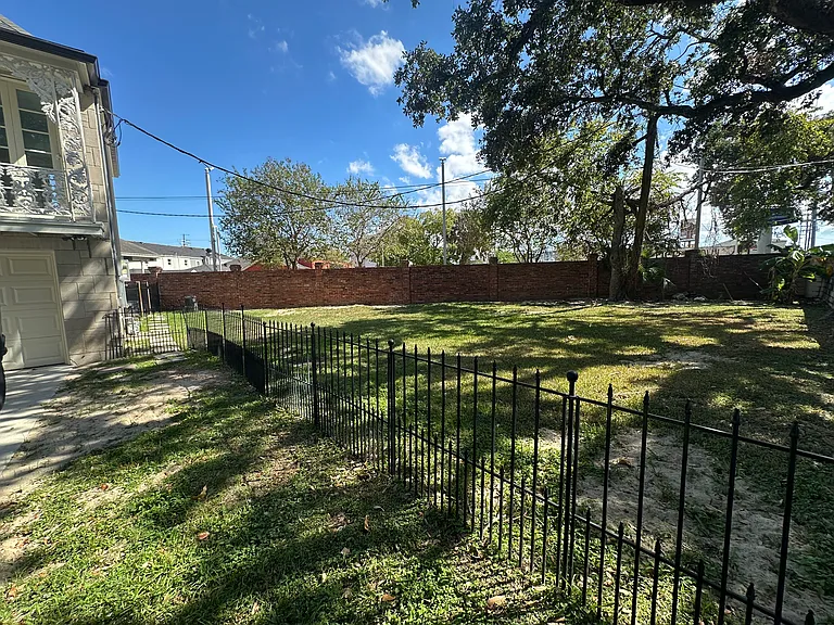 6423 S Claiborne Ave — Photo 35