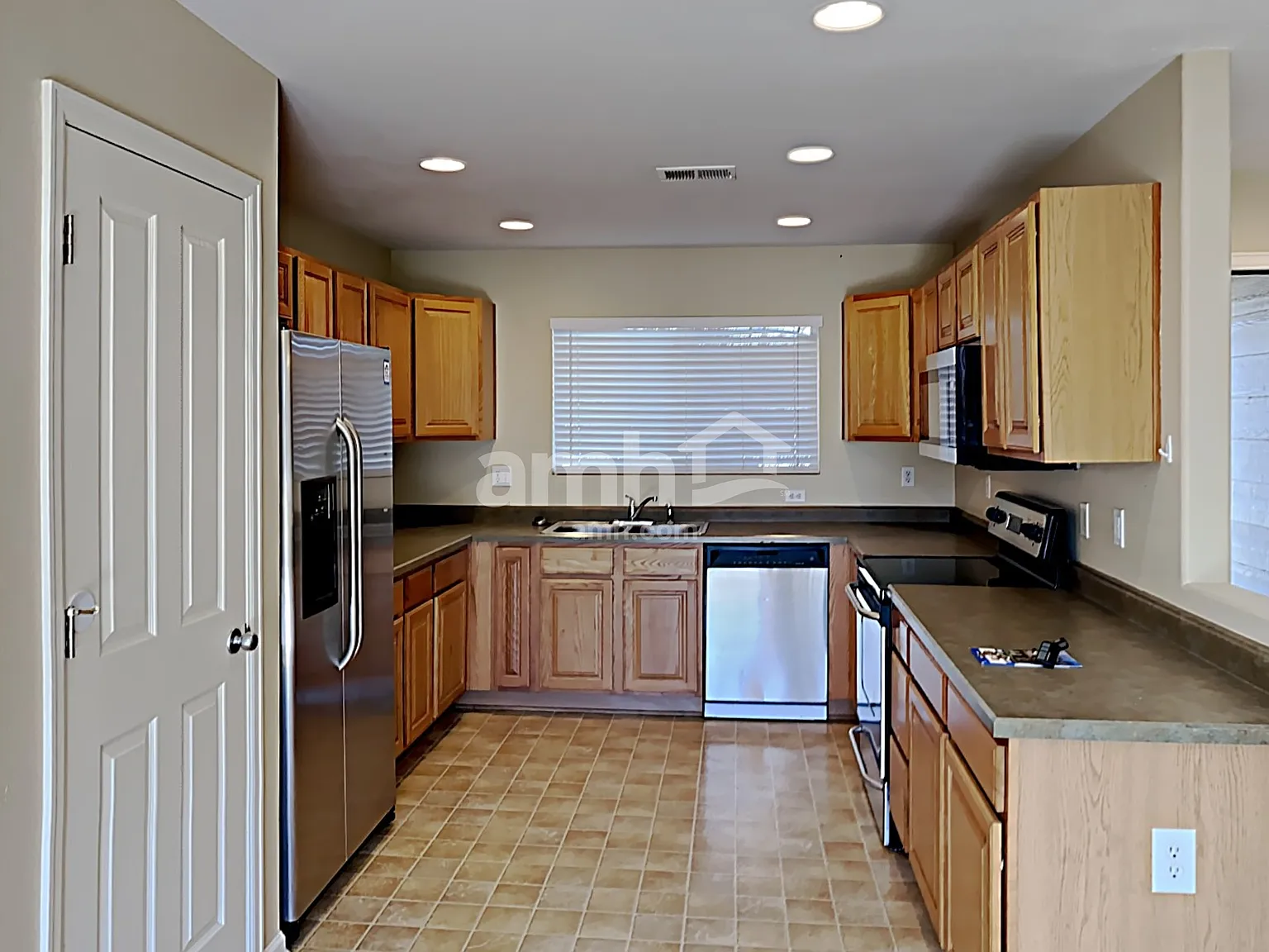 4 bed, 2.5 bath, 1310 sqft, $2,675 — Photo 3
