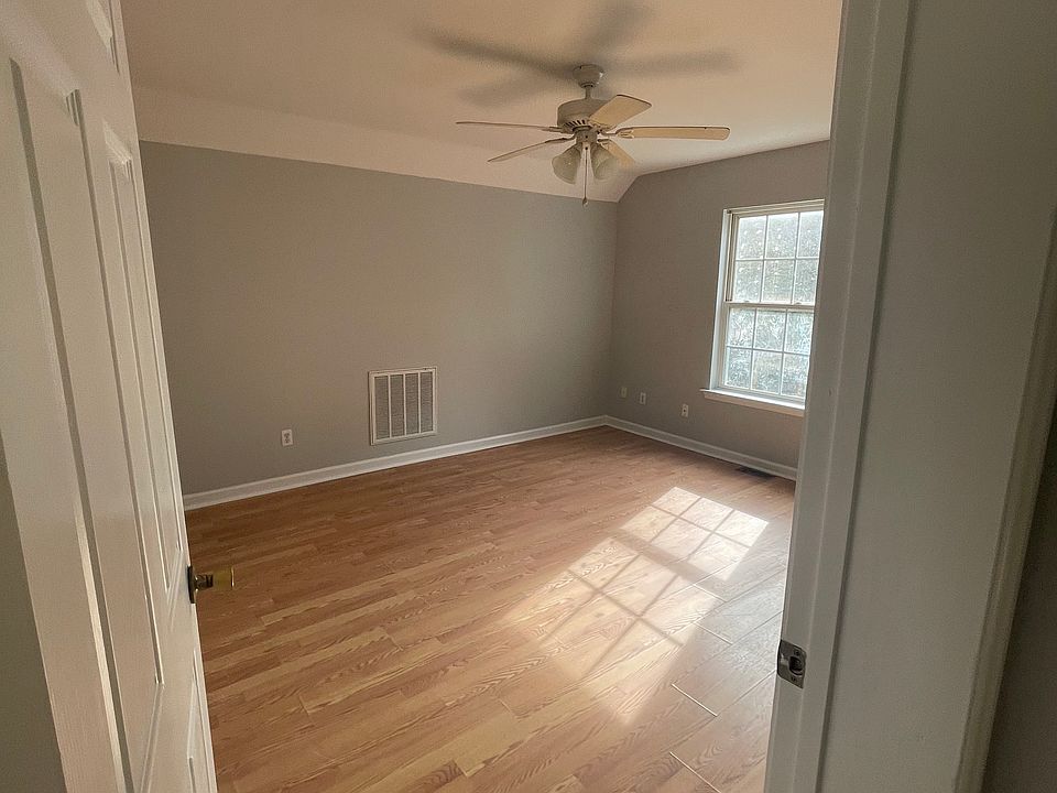 1st image of 106 E Berry St #106