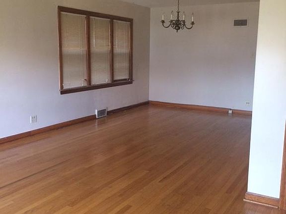 4th image of 2820 W Farragut Ave