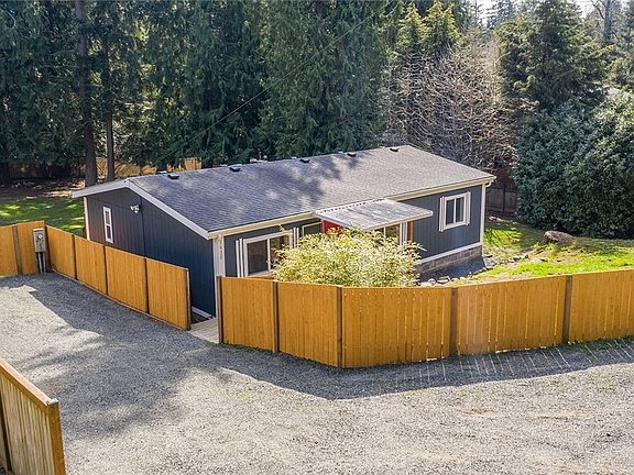 A little piece of privacy just off of Trombley Road on the edge of Monroe & Snohomish. Plenty of room for cars, RV's and toys!