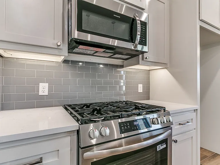 16025 Zamora Ln — Photo 34