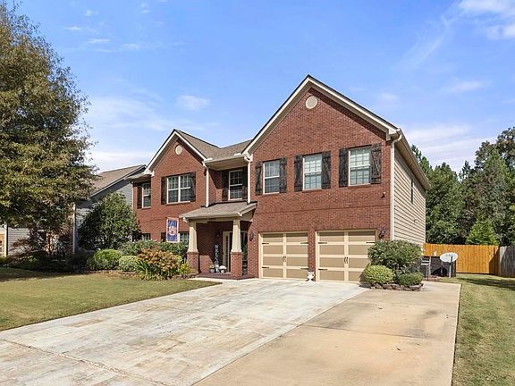 3rd image of 2925 McKinley Dr