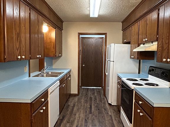 3rd image of 1602 S Shalamar Dr