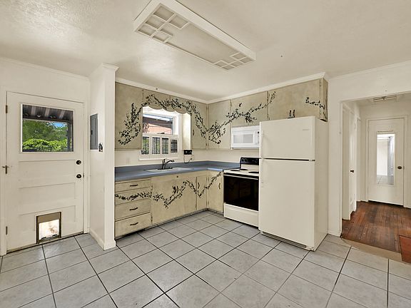 4th image of 443 E Vidas Ave