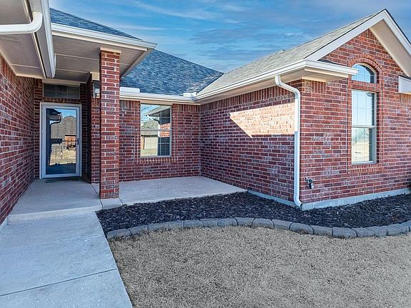 3rd image of 808 Canyon Dr