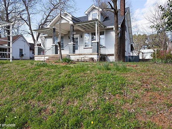 3rd image of 108 1st Ave