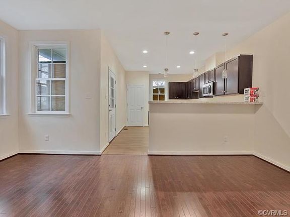 4th image of 205 E 18th St