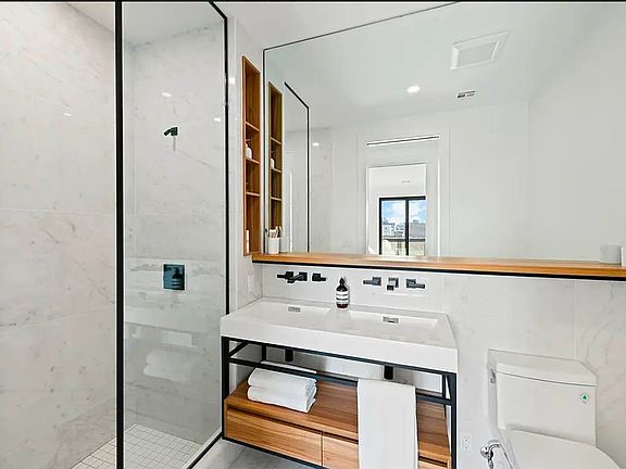 2nd image of 707 Willoughby Ave #5R