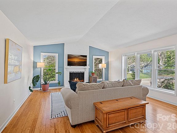 3rd image of 5236 Auburndale Rd