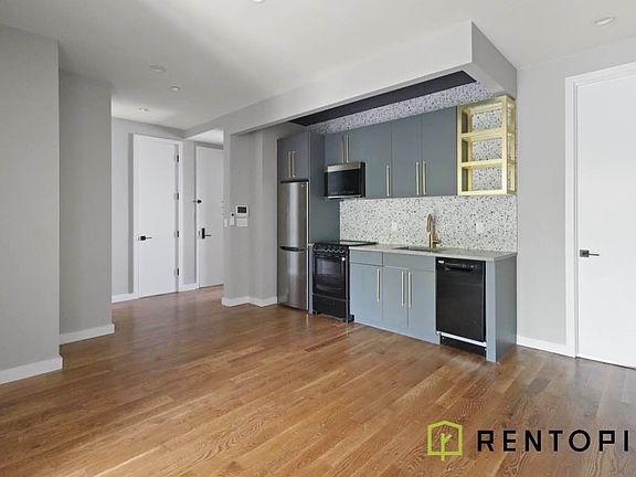 2nd image of 13 Garden St APT 3A