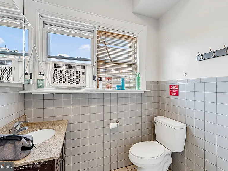 4011 Pine St — Photo 36