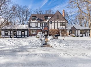 31 Walnut Ln, Oakwood, OH 45419