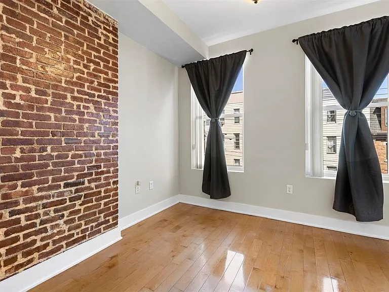 322 Grand St #3R — Photo 7