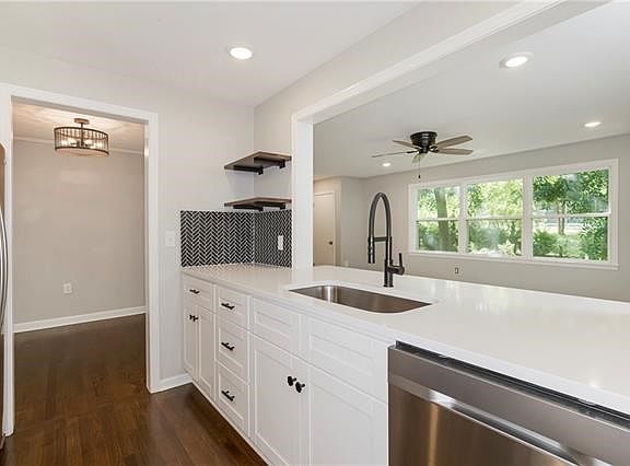 3rd image of 7616 Juniper Dr