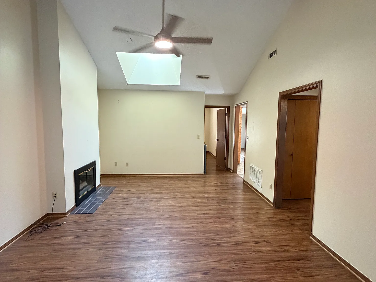 2 bed, 950 sqft, $1,000 — Photo 2