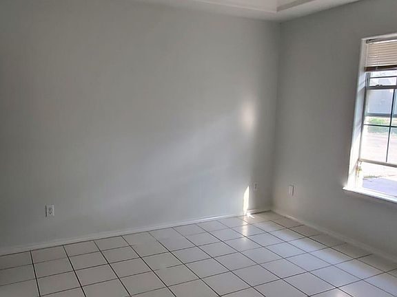 4th image of 2302 Kimberly Ln APT 1