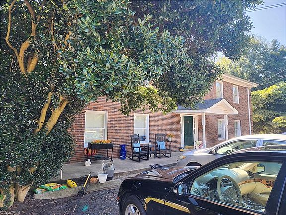 2nd image of 824 Summit St