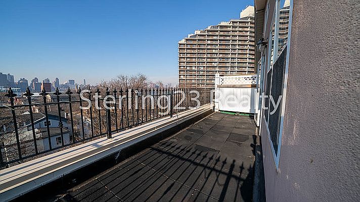 1st image of 2566 12th St #5