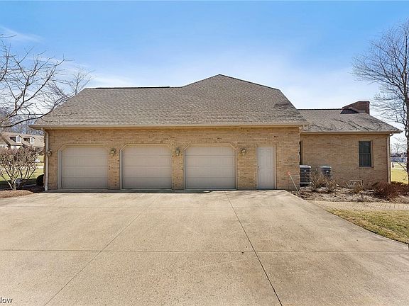 3rd image of 6574 Woods Edge Dr