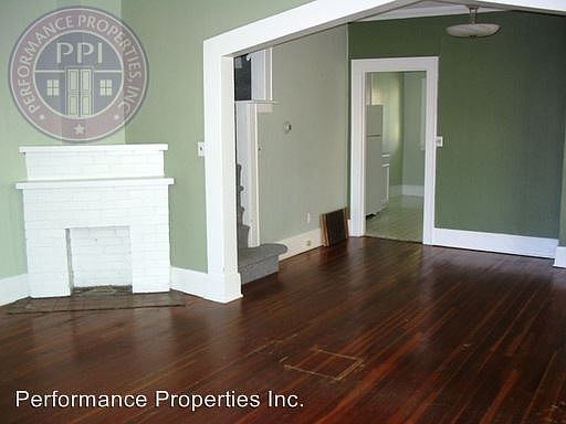 2nd image of 2325 SE Ash St