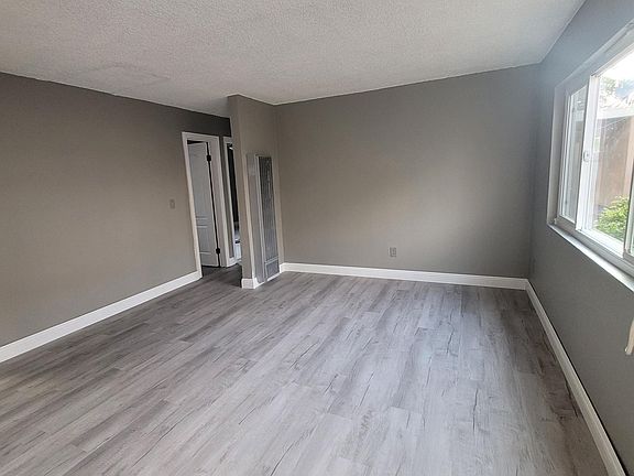 5th image of 7104 Garden Dr #1