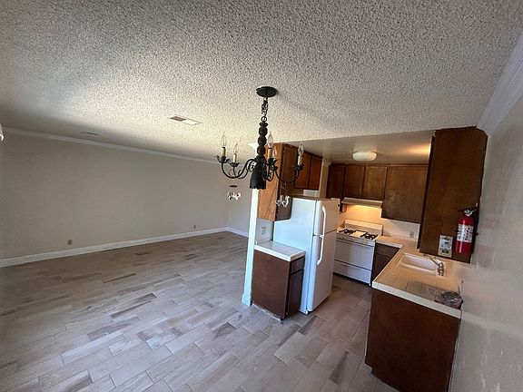 4th image of 888 Greenfield Ave APT B
