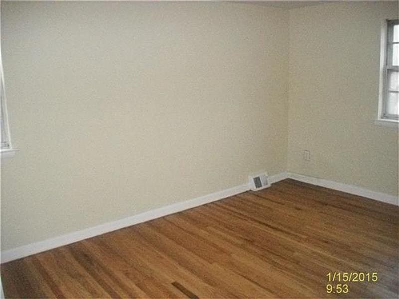 2nd image of 1656 Powell Rd