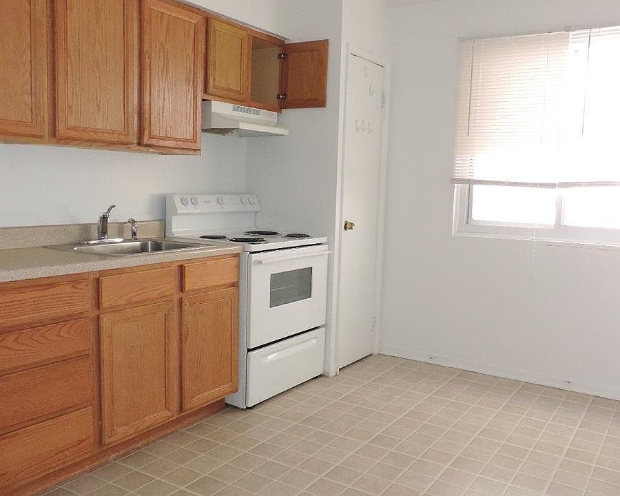 1st image of 913 Hinman Ave #8a518888d