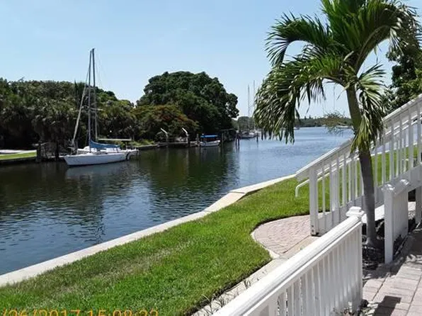 267 Seahorse Dr SE #B, Saint Petersburg, FL 33705