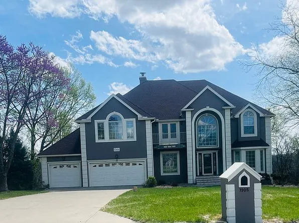 7305 NW Emerald Hills Dr, Kansas City, MO 64152