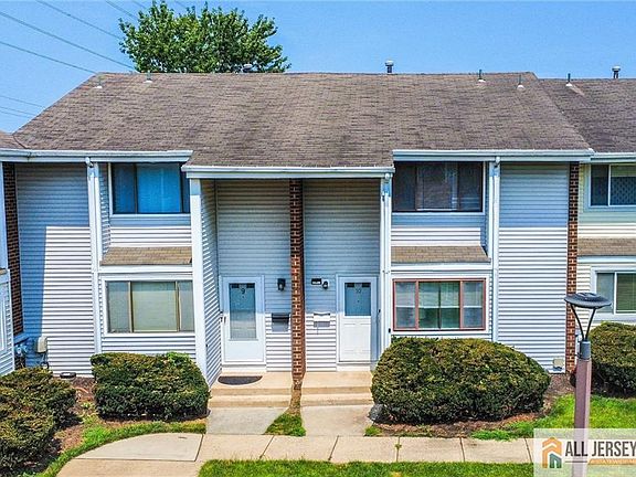 2nd image of 10 Quincy Cir