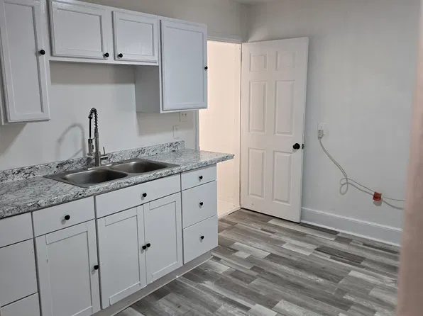 2108 S Elm Eugene St, Greensboro, NC 27406