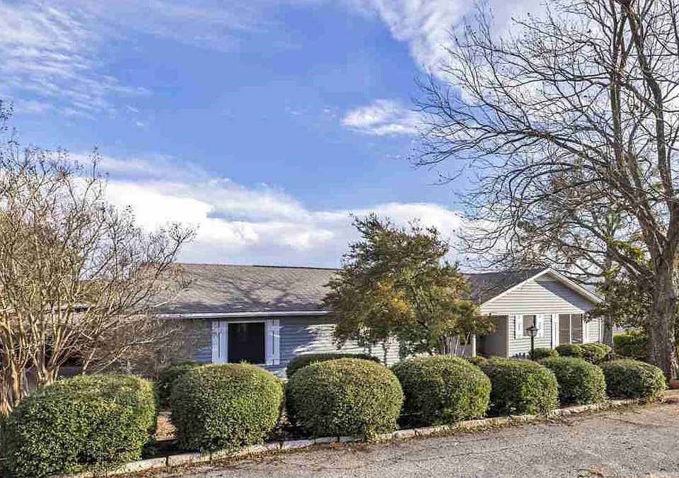 1st image of 411 Crestview Dr