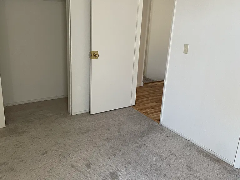 N Lincoln Ave — Photo 8