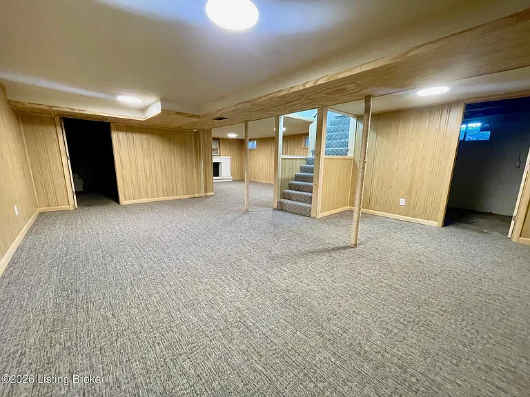 631 Parkwood Dr — Photo 8