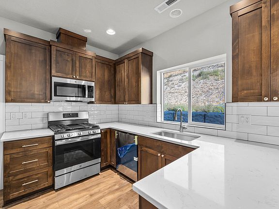 5th image of 773 NE Brookstone Dr