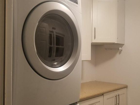 4th image of 8622 El Manor Ave