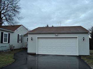 222 W Hamlin Rd, Rochester Hills, MI 48307