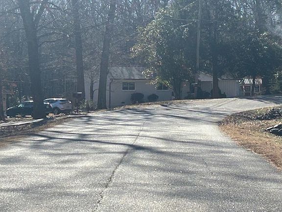 4th image of 706 Winterfield Rd
