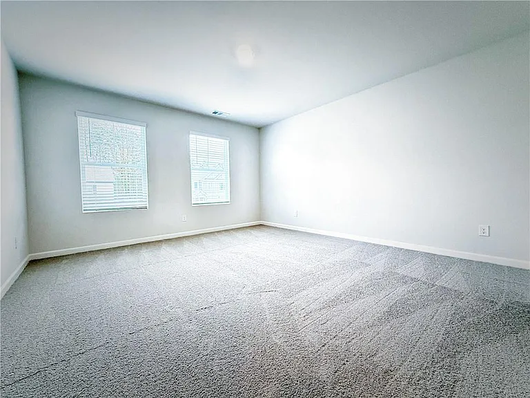 325 Belmont Dr — Photo 12