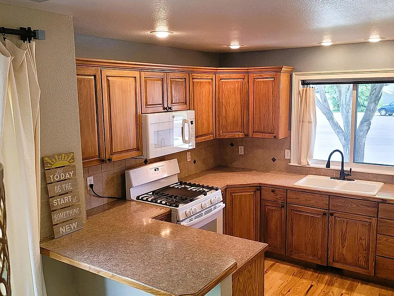 1210 Walnut Creek Ct — Photo 5
