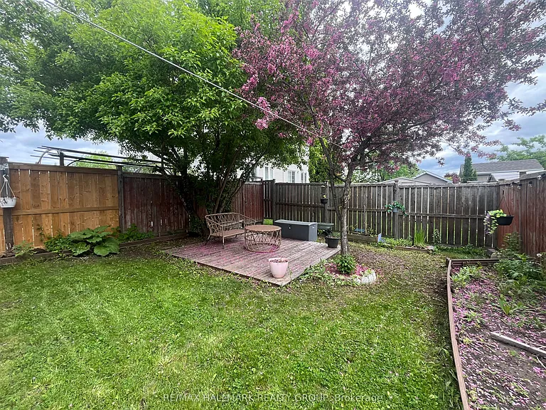827 Como Cres — Photo 21