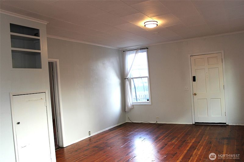 4th image of 2735 Michigan Street