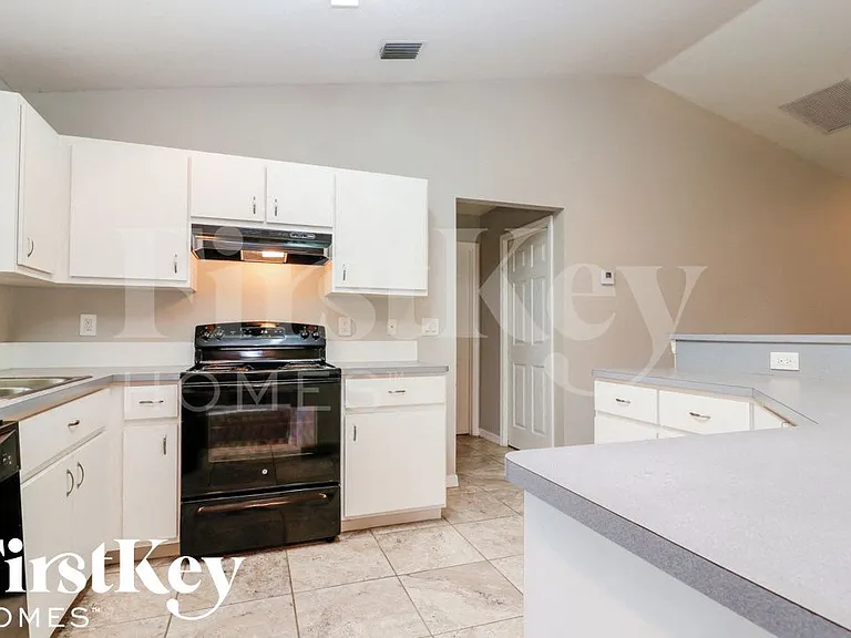 18421 Columbine Rd — Photo 7