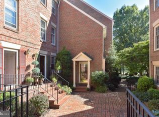 1216 W Abingdon Dr, Alexandria, VA 22314