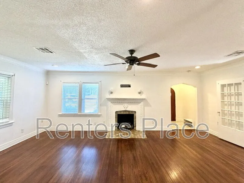 4 bed, 2.0 bath, 2075 sqft, $1,795 — Photo 4