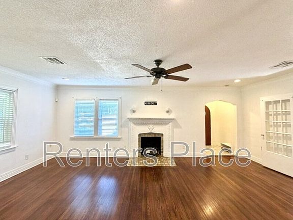 4th image of 2233 N Denver Blvd